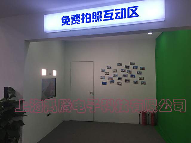 虛擬互動拍照裝置，創(chuàng)意綠布拍照摳像互動設(shè)備－大屏互動拍照
